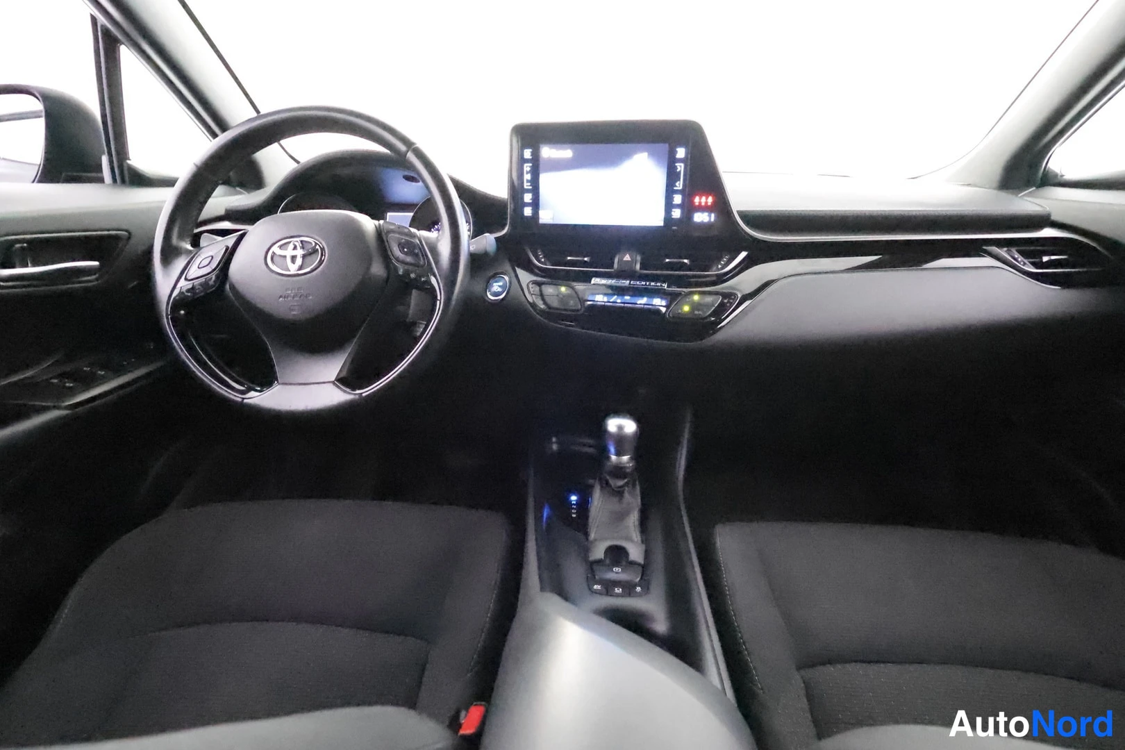Harmaa Toyota C-HR 2018, ohjaamo, kuva 11