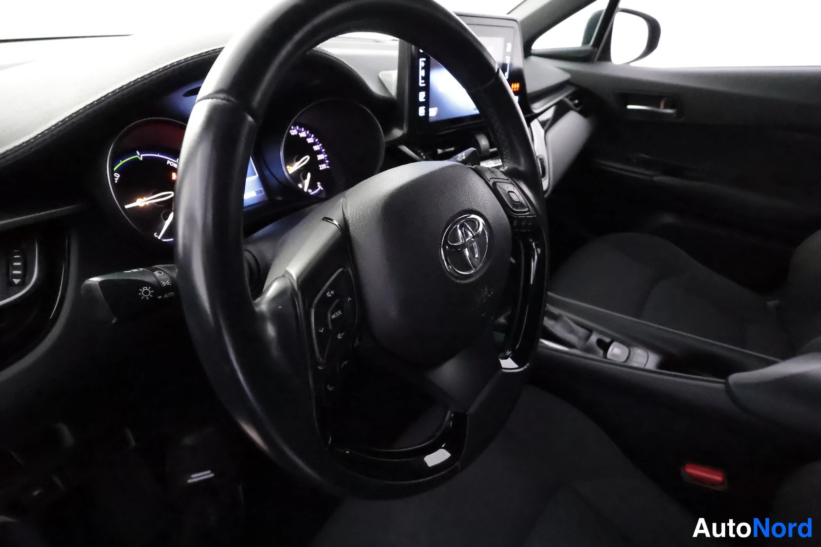 Harmaa Toyota C-HR 2018, ohjaamo, kuva 14