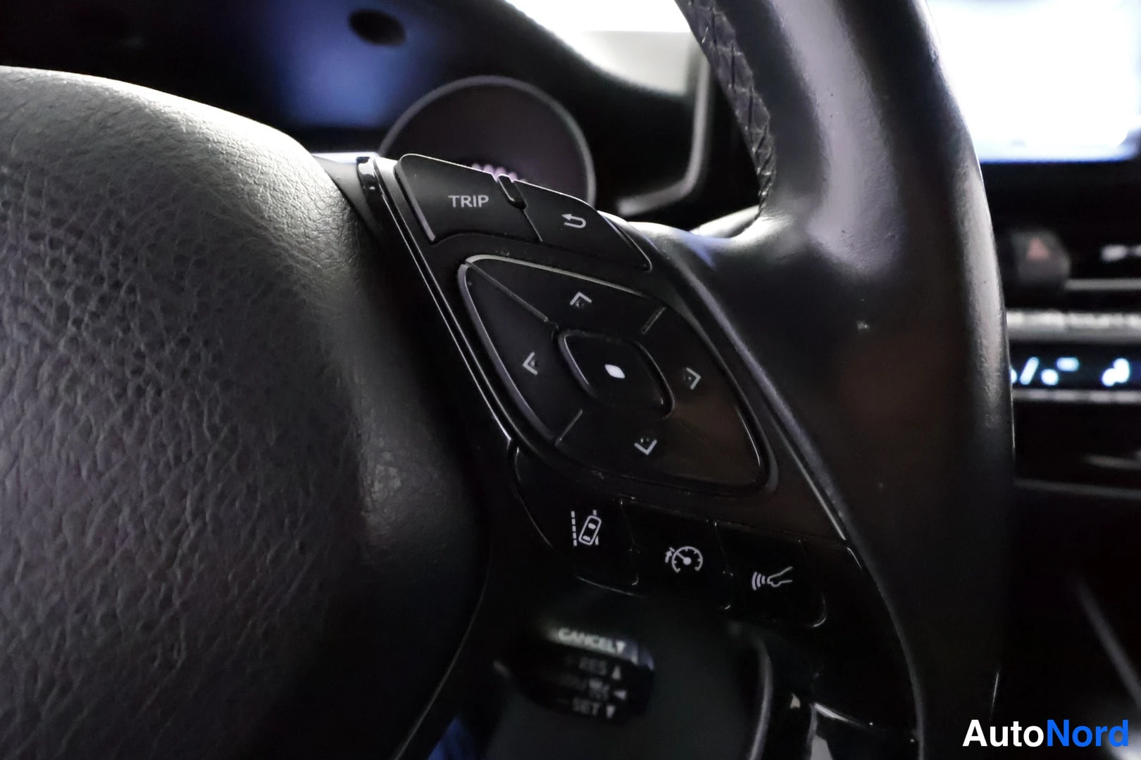 Harmaa Toyota C-HR 2018, yksityiskohta, kuva 29