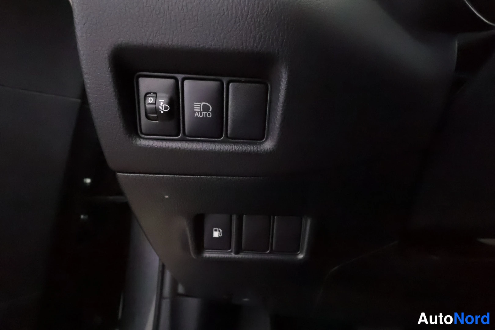 Harmaa Toyota C-HR 2018, yksityiskohta, kuva 30