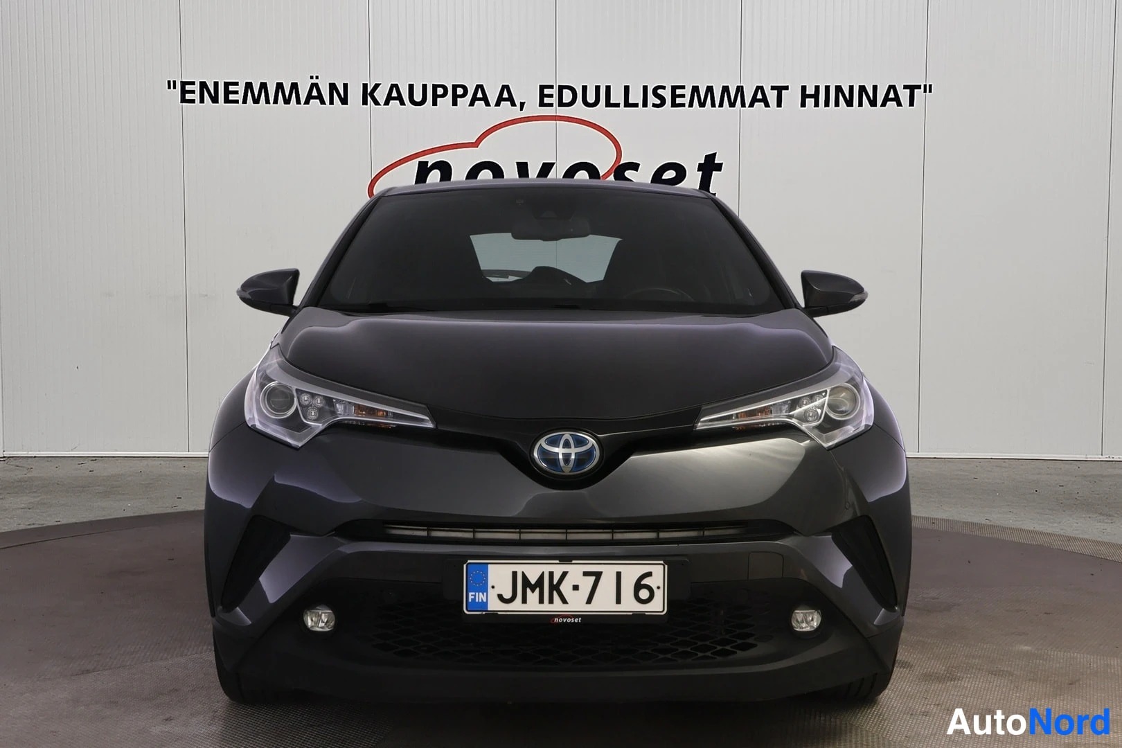 Harmaa Toyota C-HR 2018, edestä, kuva 3