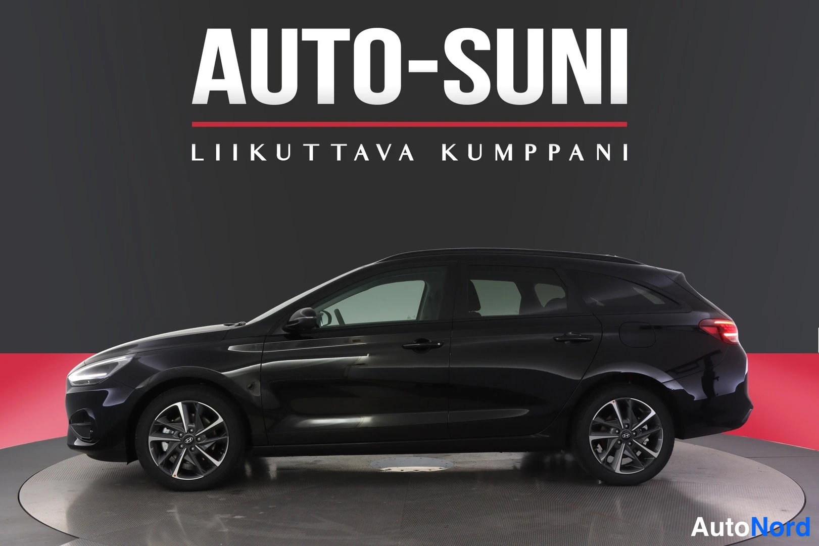 Musta Hyundai i30 2026, etuviisto, keula vasemmalle, kuva 3