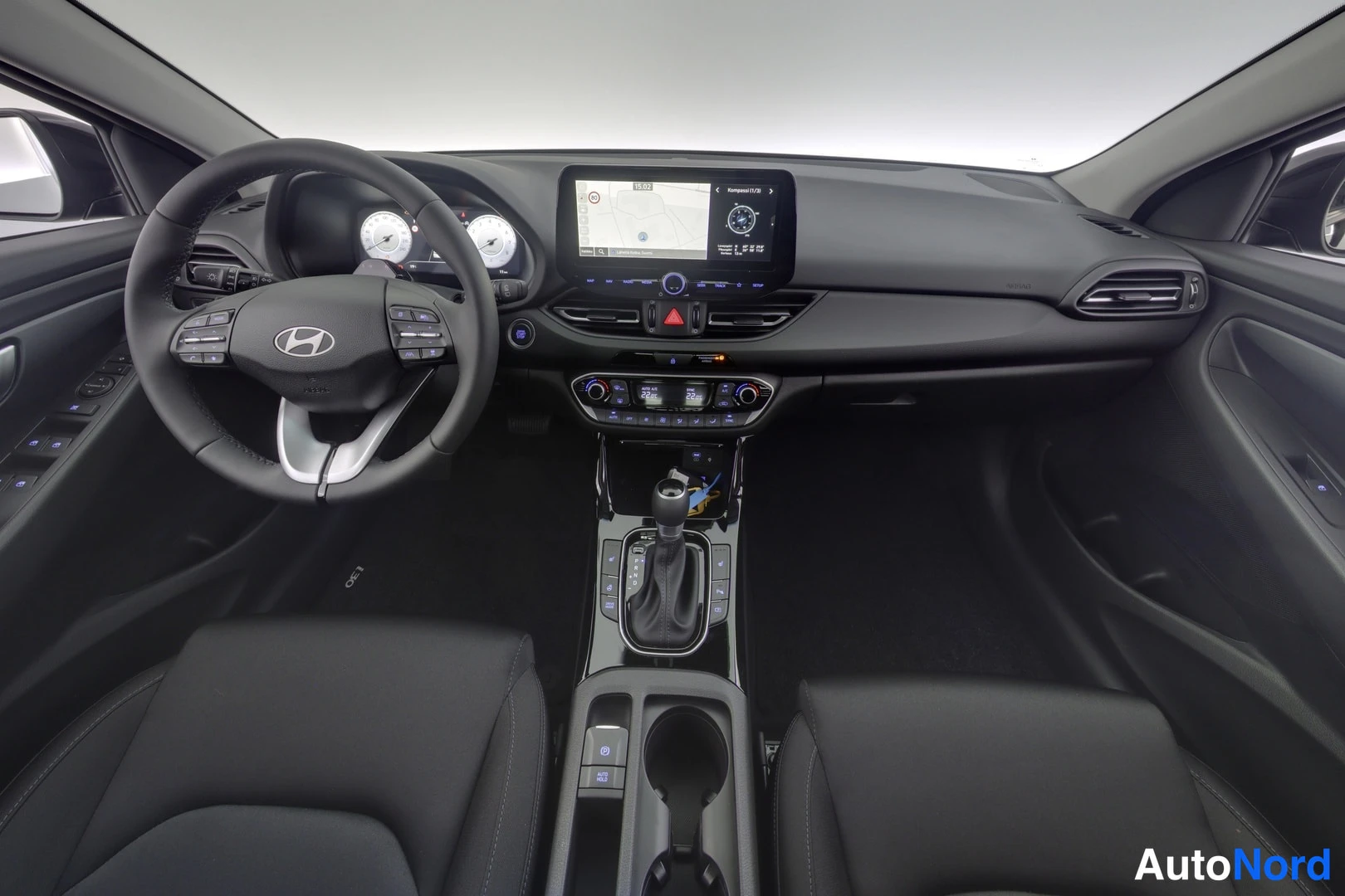 Musta Hyundai i30 2026, ohjaamo, kuva 8