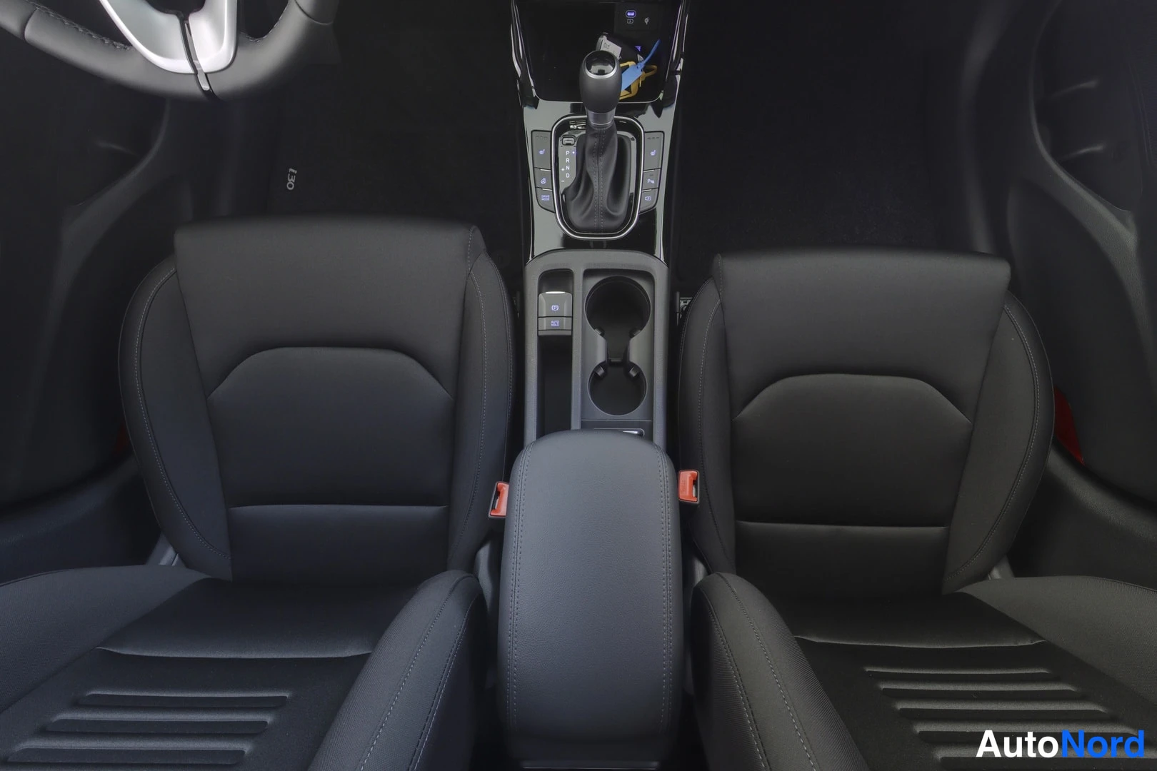 Musta Hyundai i30 2026, etuistuimet, kuva 10