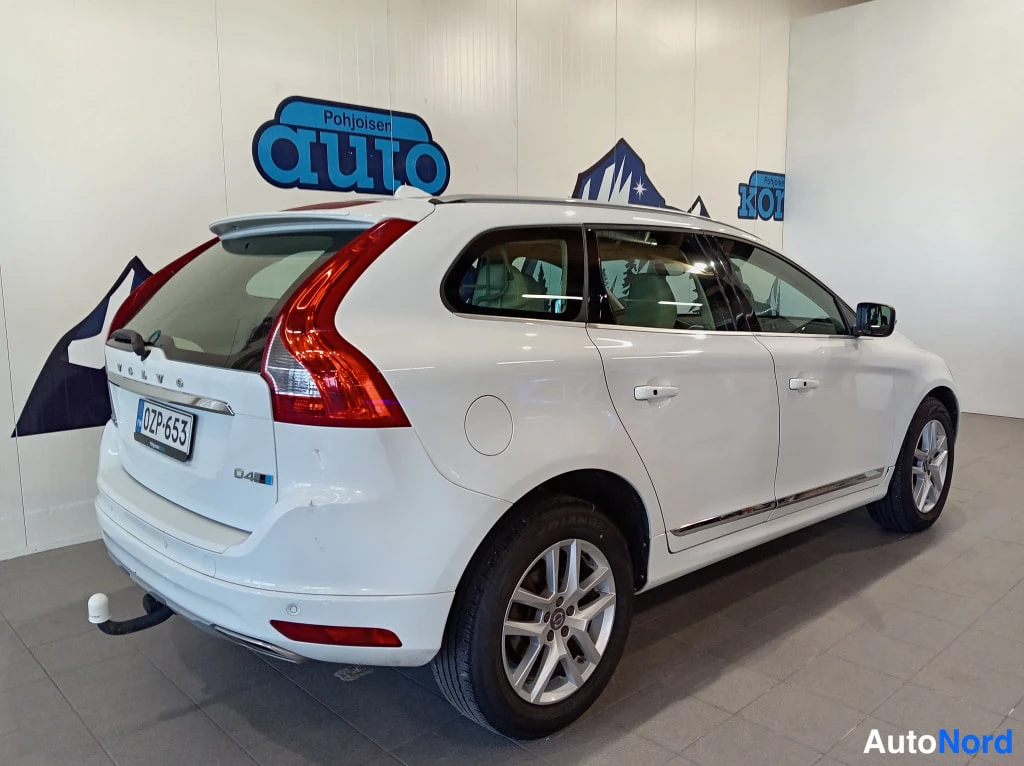 Valkoinen Volvo XC60 2017, takaviisto, kuva 6