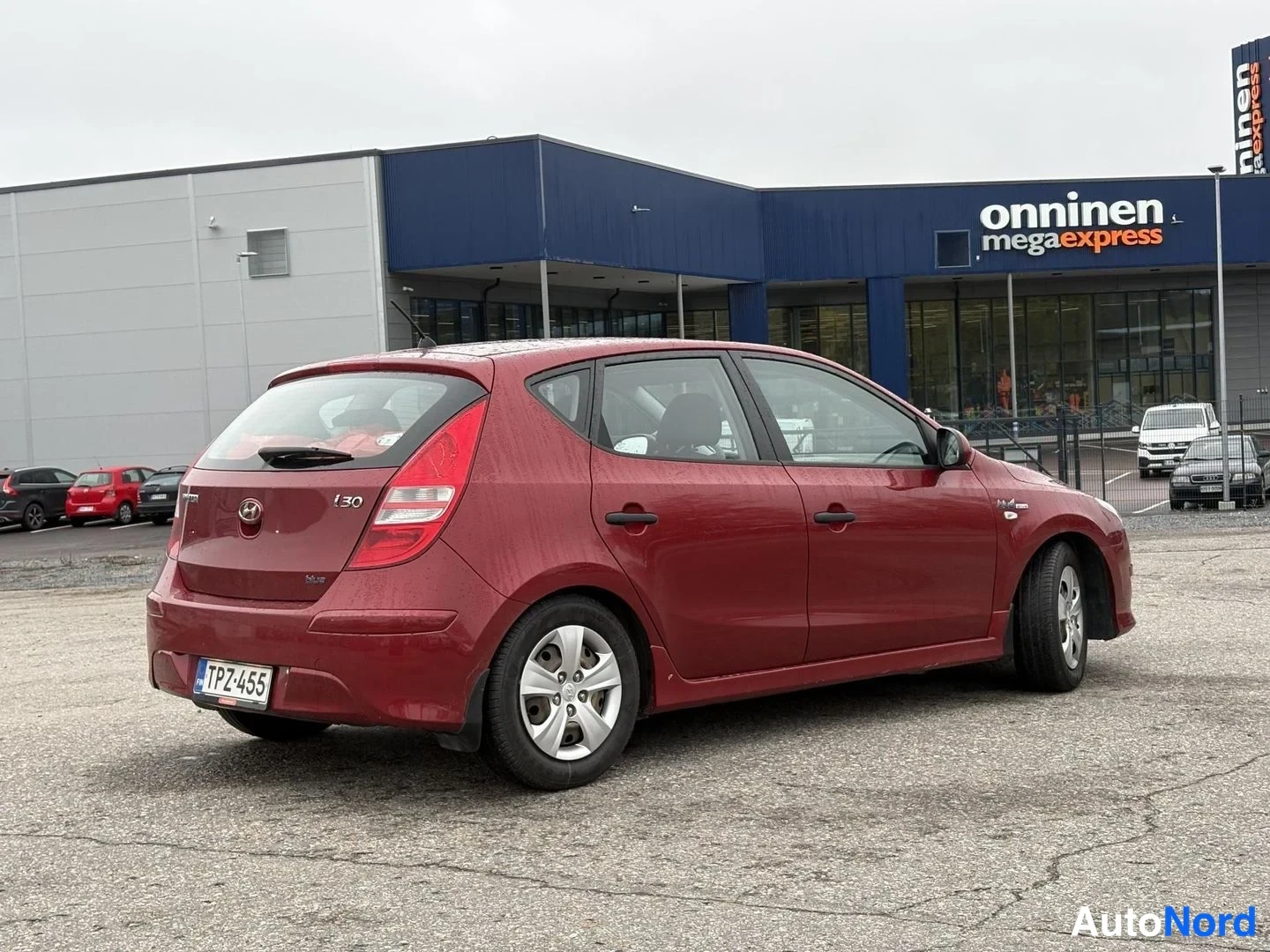 Punainen Hyundai i30 2011, takaviisto, kuva 3