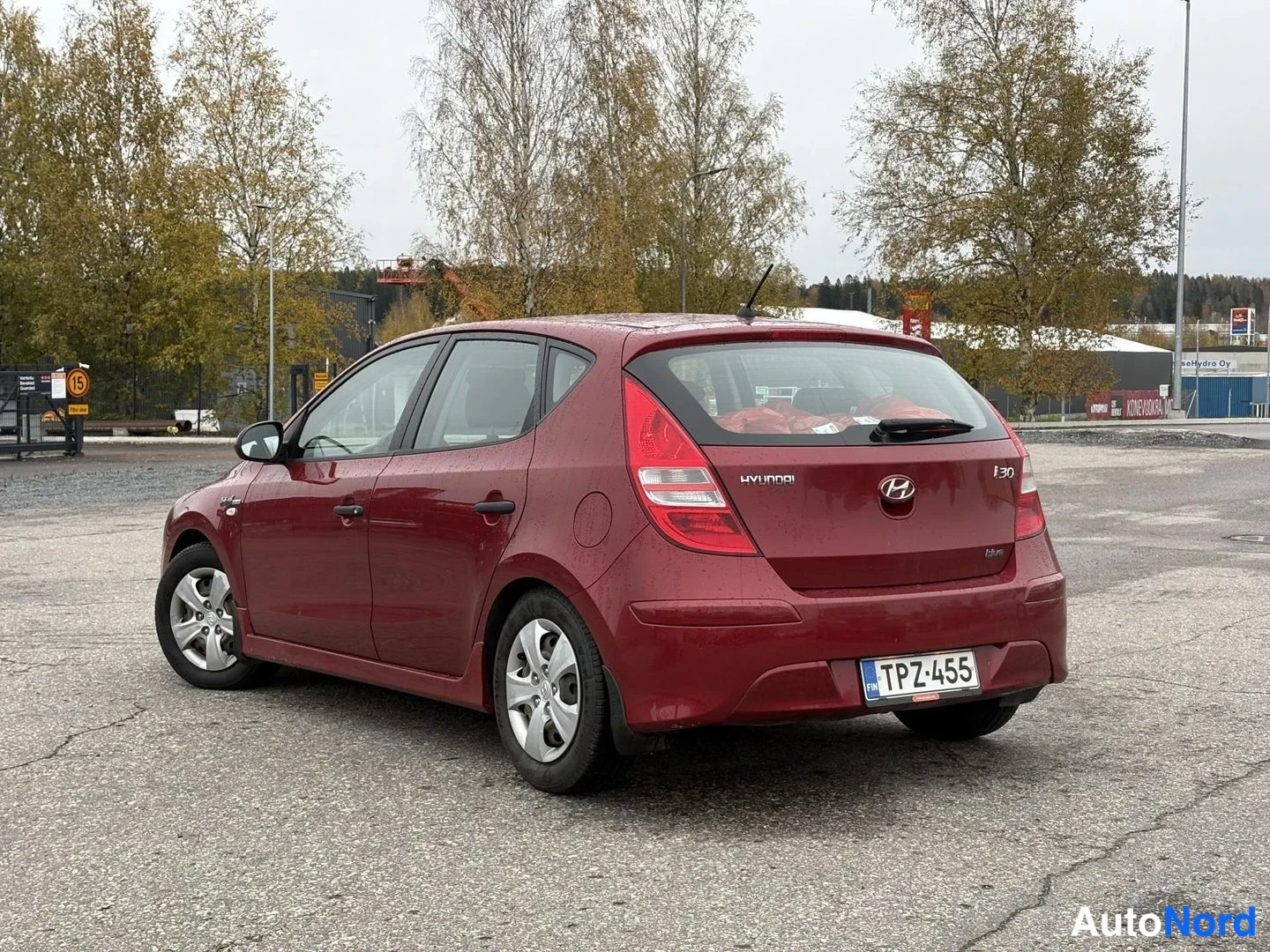 Punainen Hyundai i30 2011, takaviisto, kuva 4