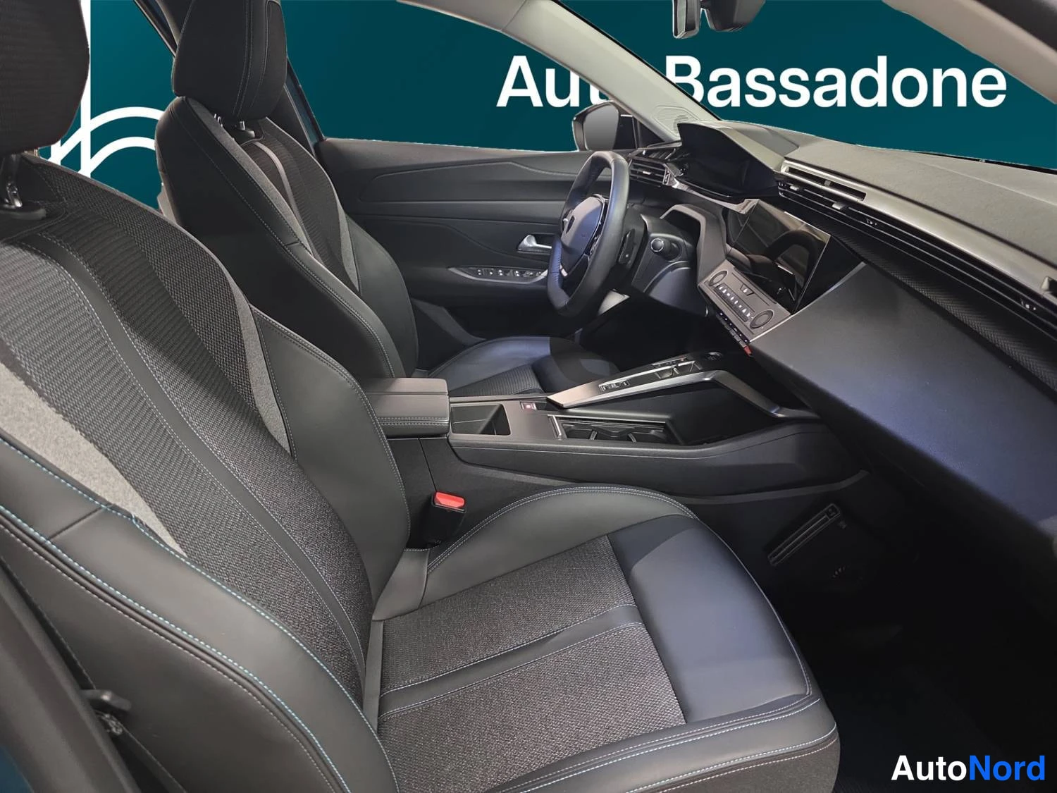Sininen Peugeot 308 2022, etuistuimet, kuva 11