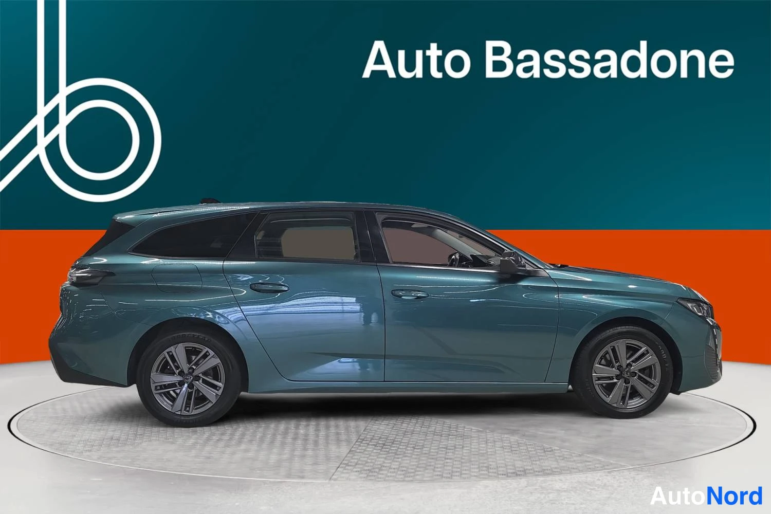 Sininen Peugeot 308 2022, sivulta, kuva 4