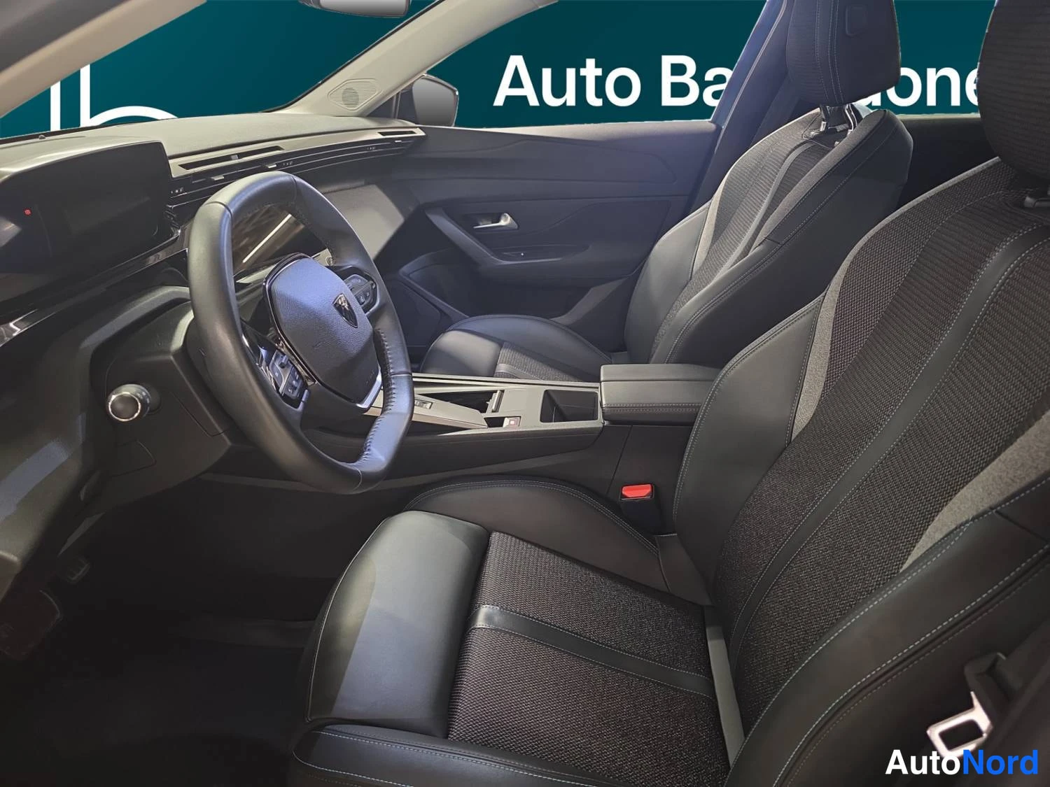 Sininen Peugeot 308 2022, ohjaamo, kuva 9