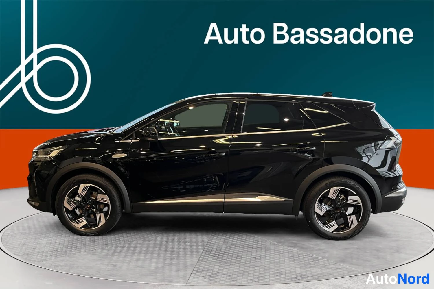 Musta Renault Symbioz 2026, sivulta, kuva 5