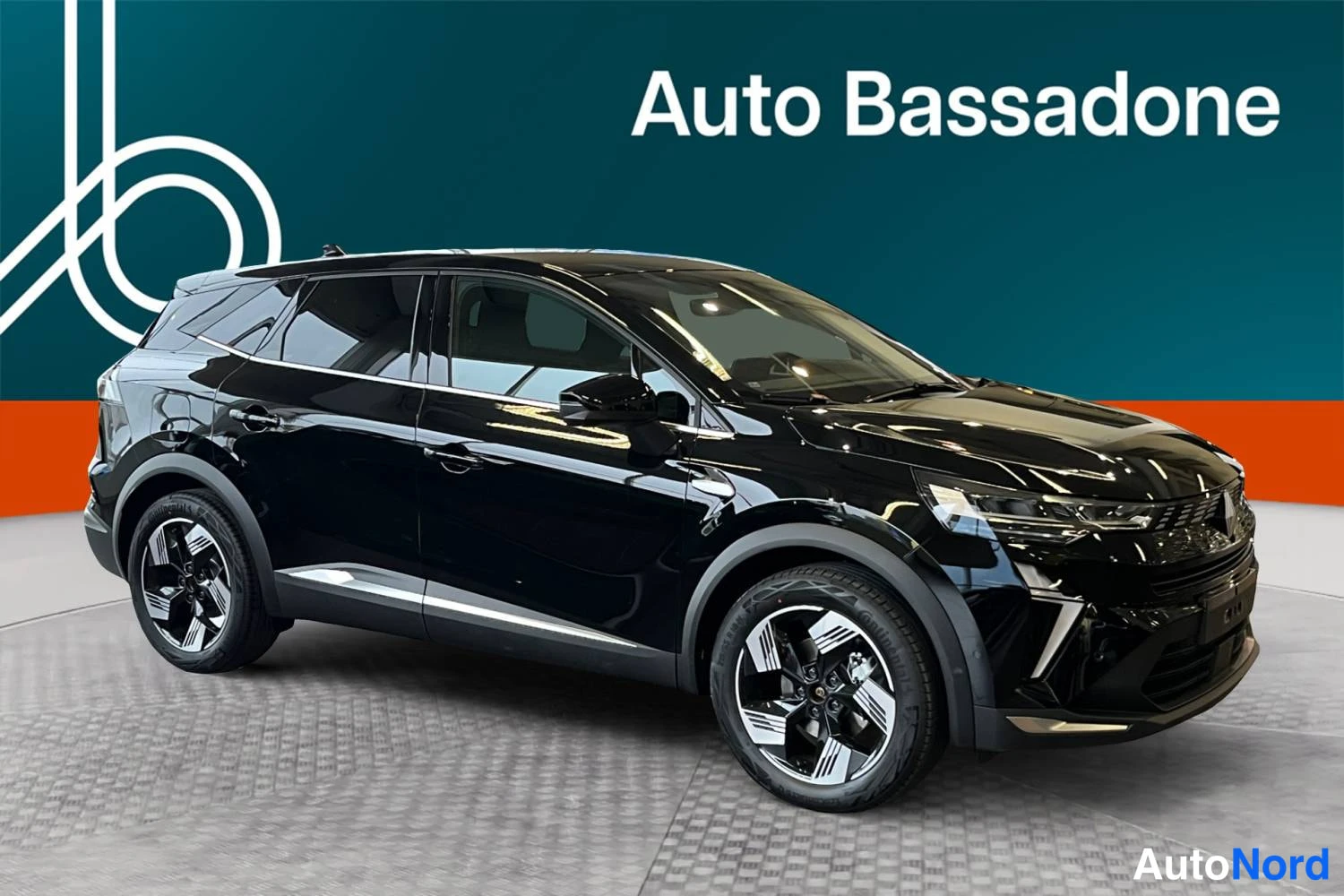 Musta Renault Symbioz 2026, etuviisto, keula oikealle, kuva 3