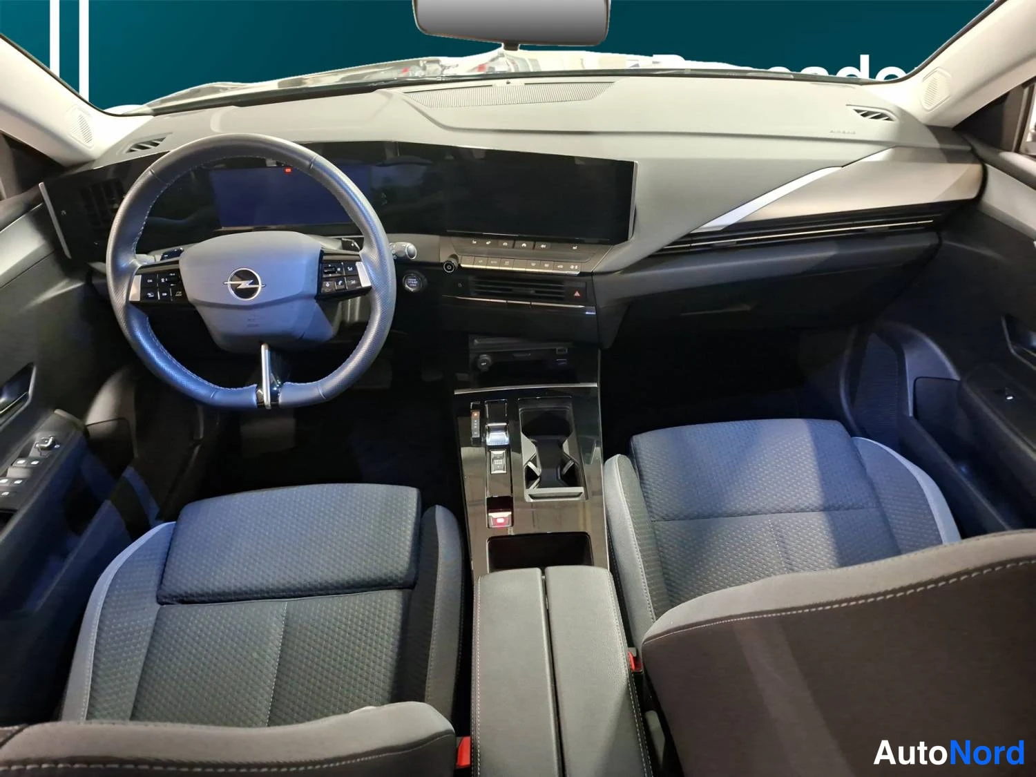 Musta Opel Astra Sports Tourer 2024, ohjaamo, kuva 11