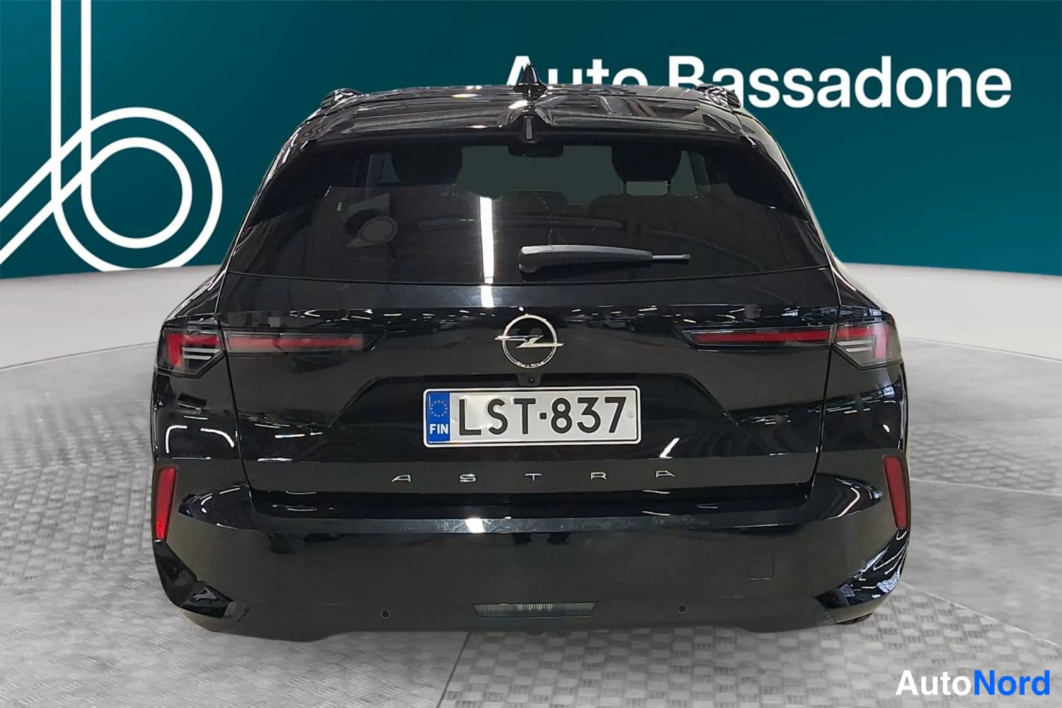 Musta Opel Astra Sports Tourer 2024, takaa, kuva 8