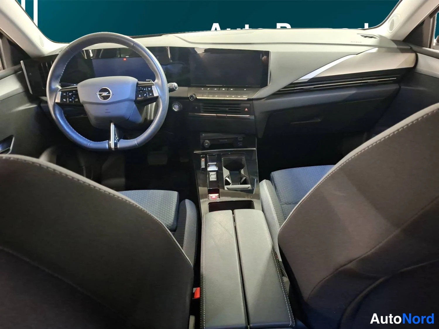 Musta Opel Astra Sports Tourer 2024, ohjaamo, kuva 10