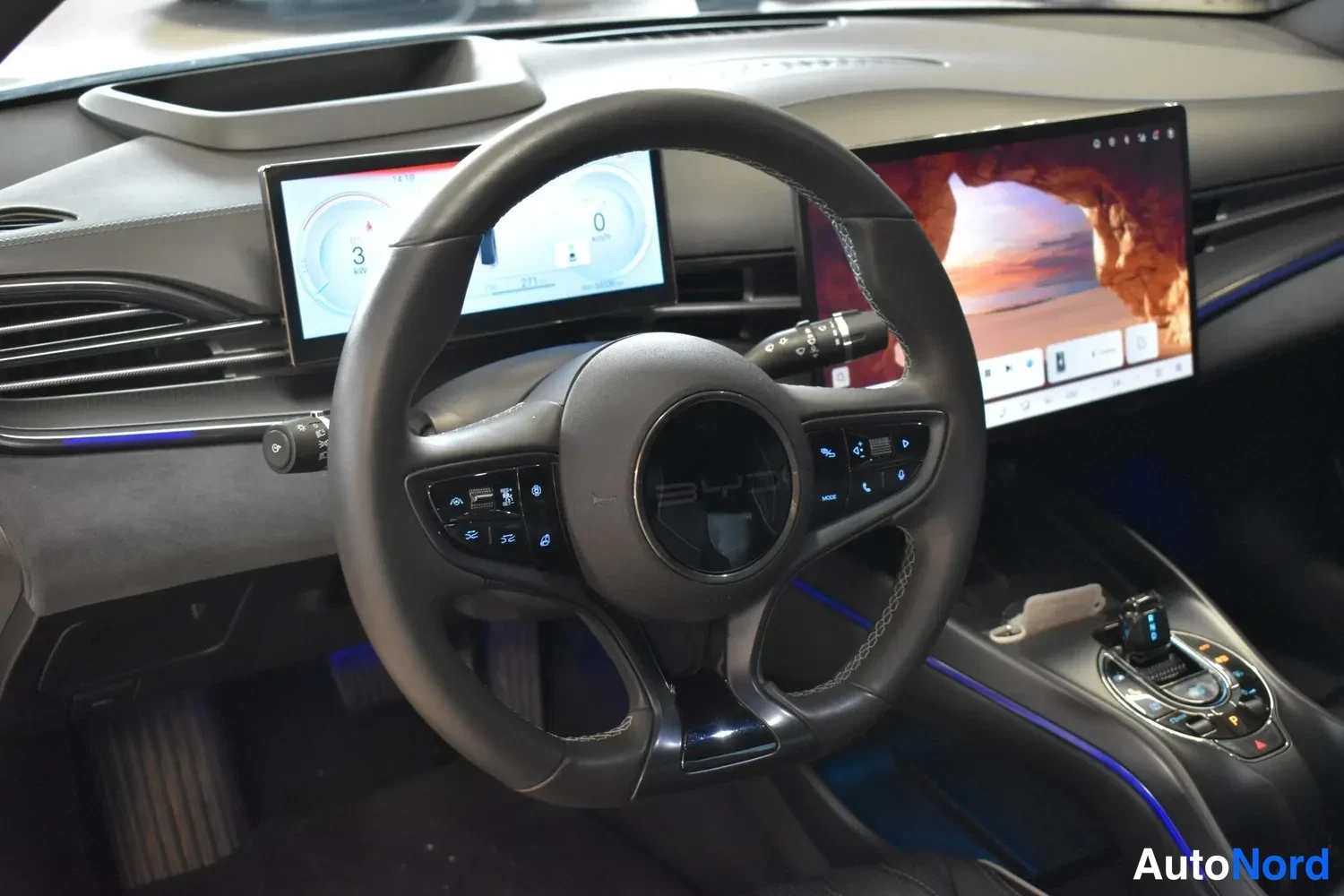 Valkoinen BYD Seal 2025, ohjaamo, kuva 6