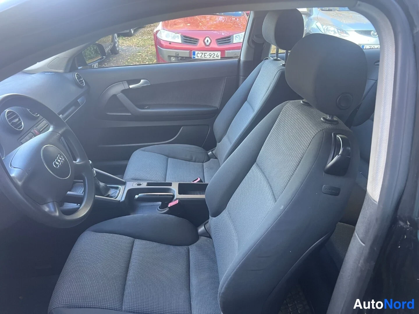 Black Audi A3 Sportback 2004, front seats, photo 7