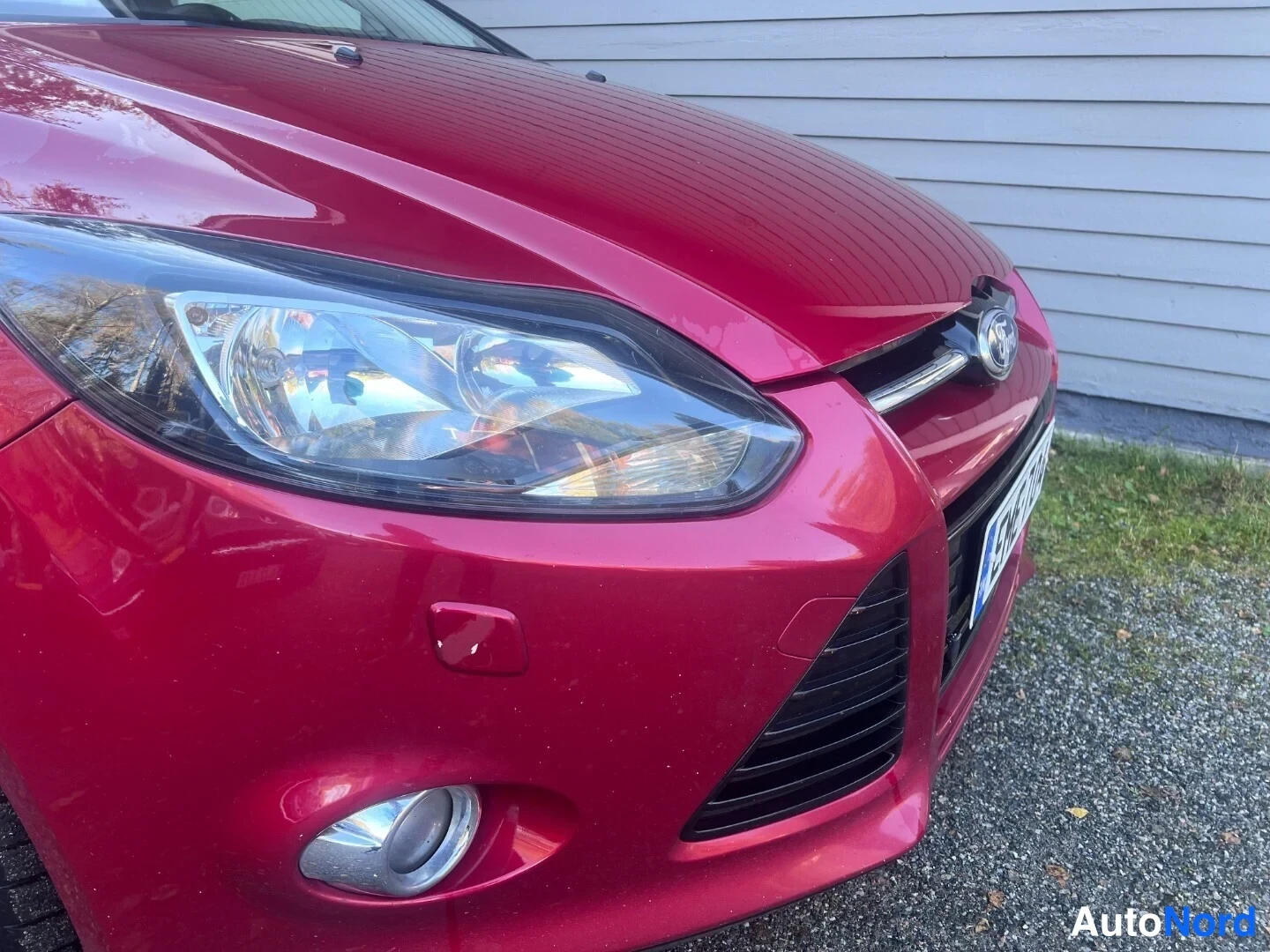 Red Ford Focus 2012, detail, photo 7