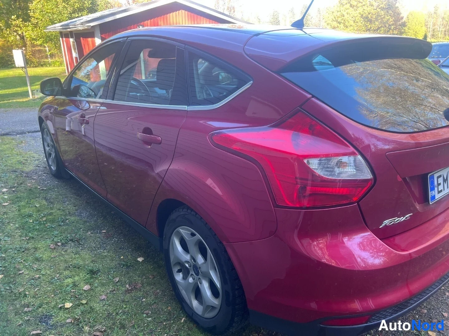 Red Ford Focus 2012, rear three-quarter, photo 4