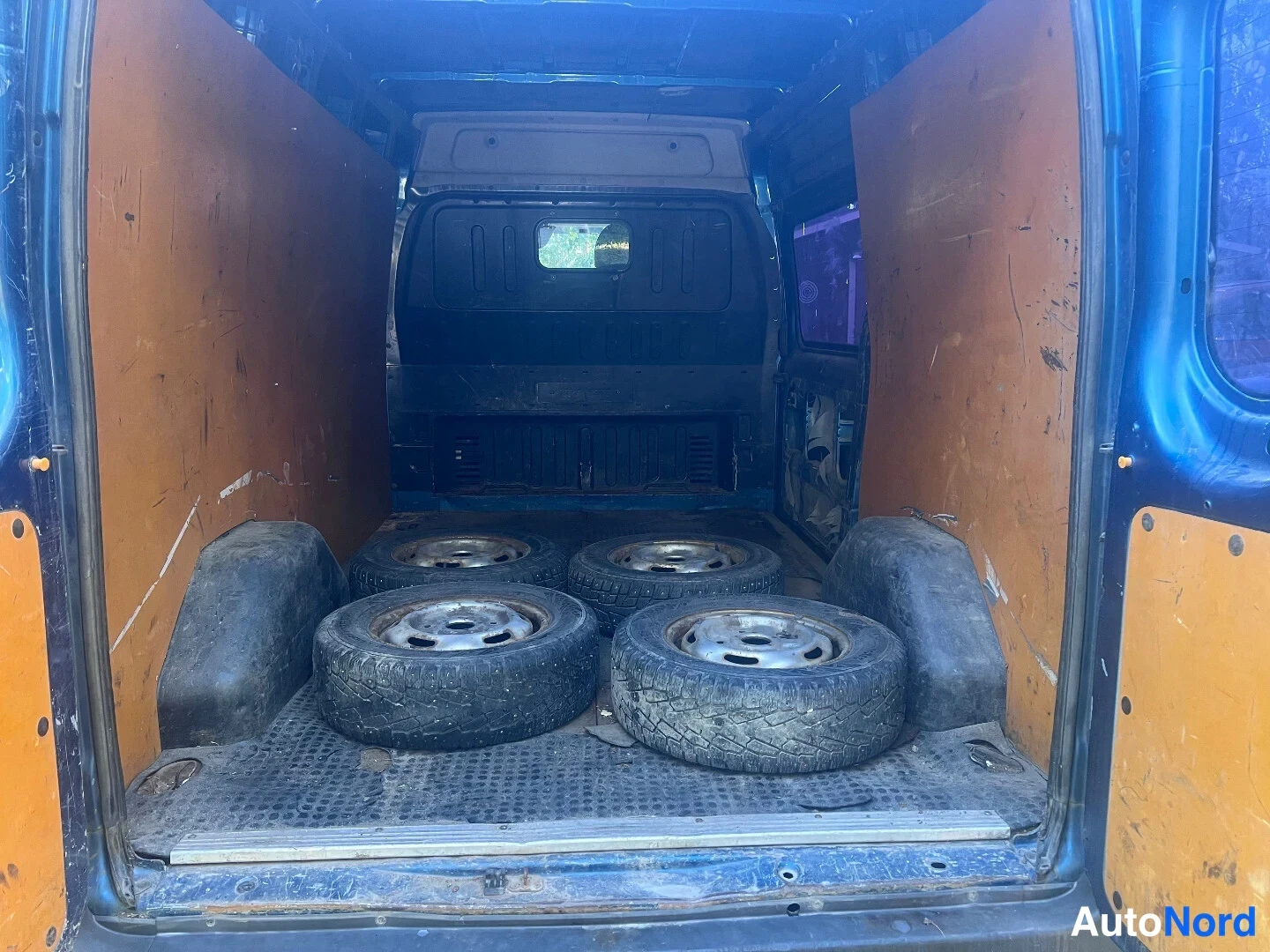 Blue Ford Transit 2007, boot, photo 8
