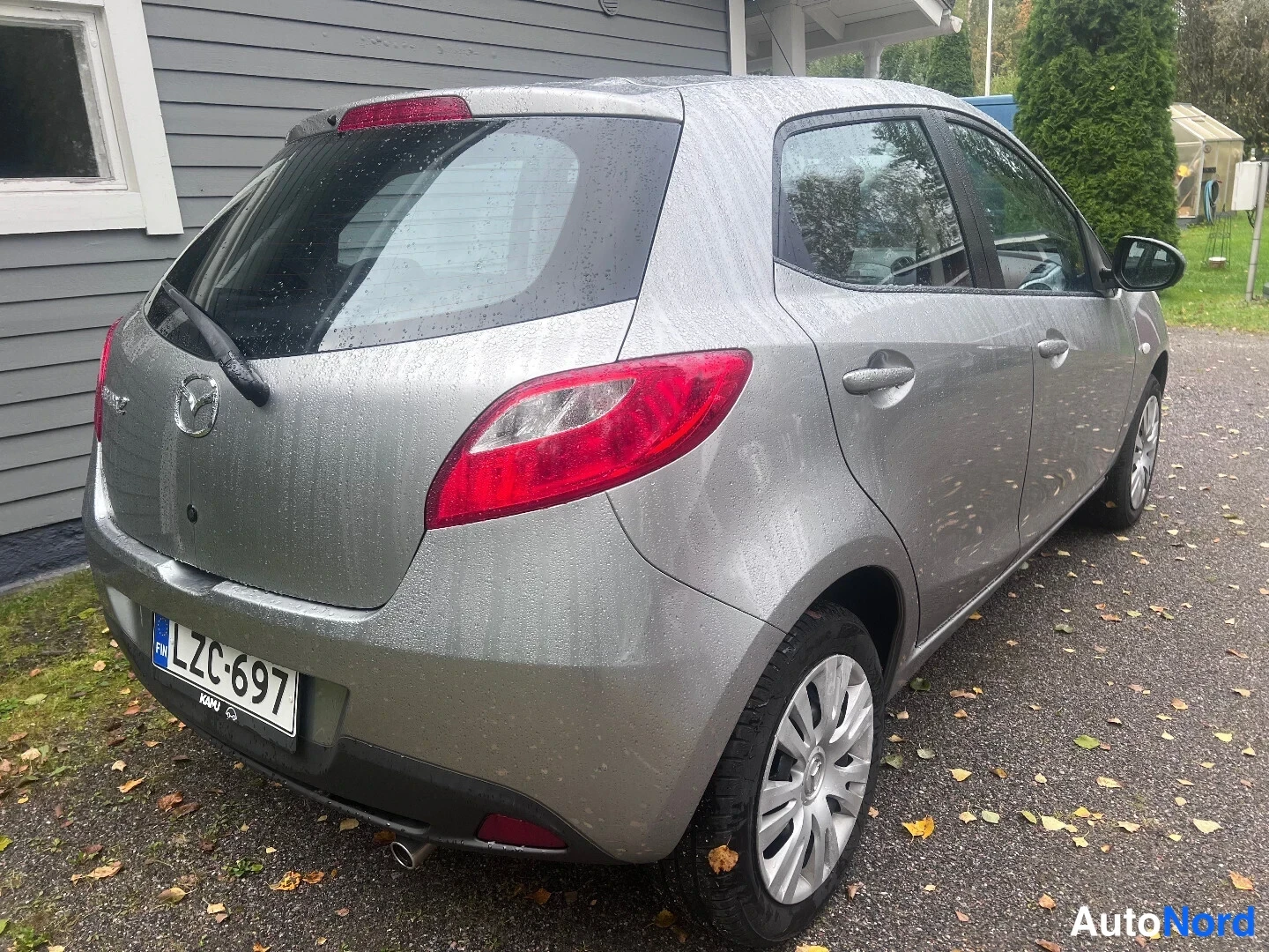 Grey Mazda 2 2010, rear three-quarter, photo 3