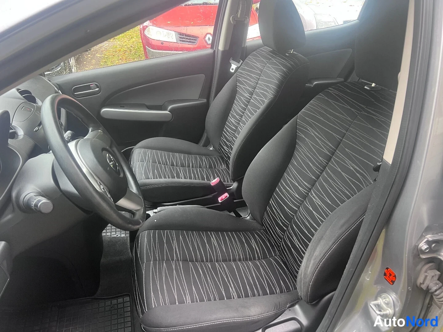 Grey Mazda 2 2010, front seats, photo 8
