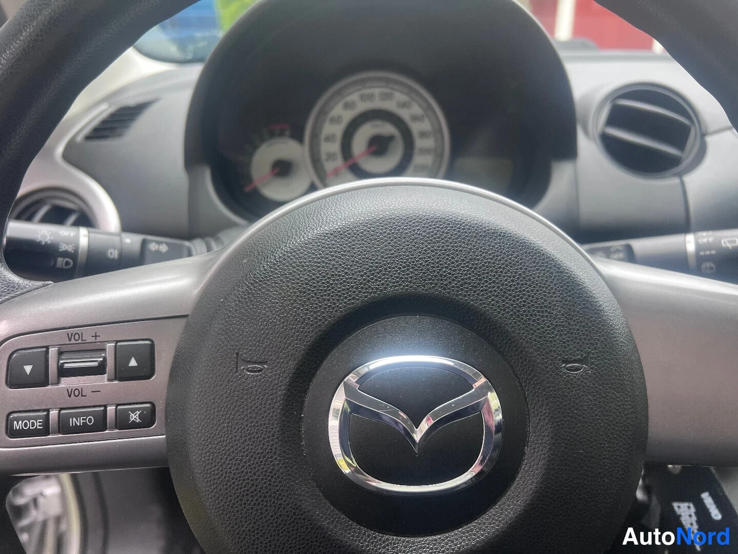 Grey Mazda 2 2010, detail, photo 10