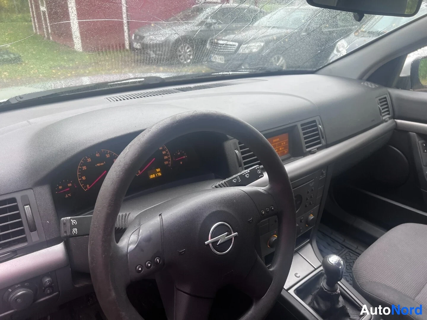 Silver Opel Vectra 2003, cockpit, photo 6