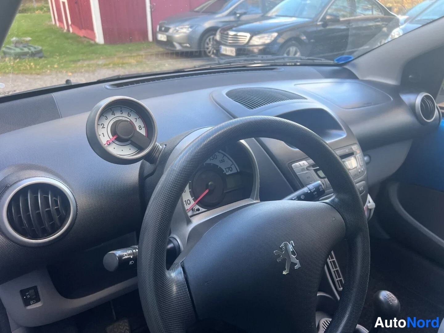 Blue Peugeot 107 2008, cockpit, photo 6