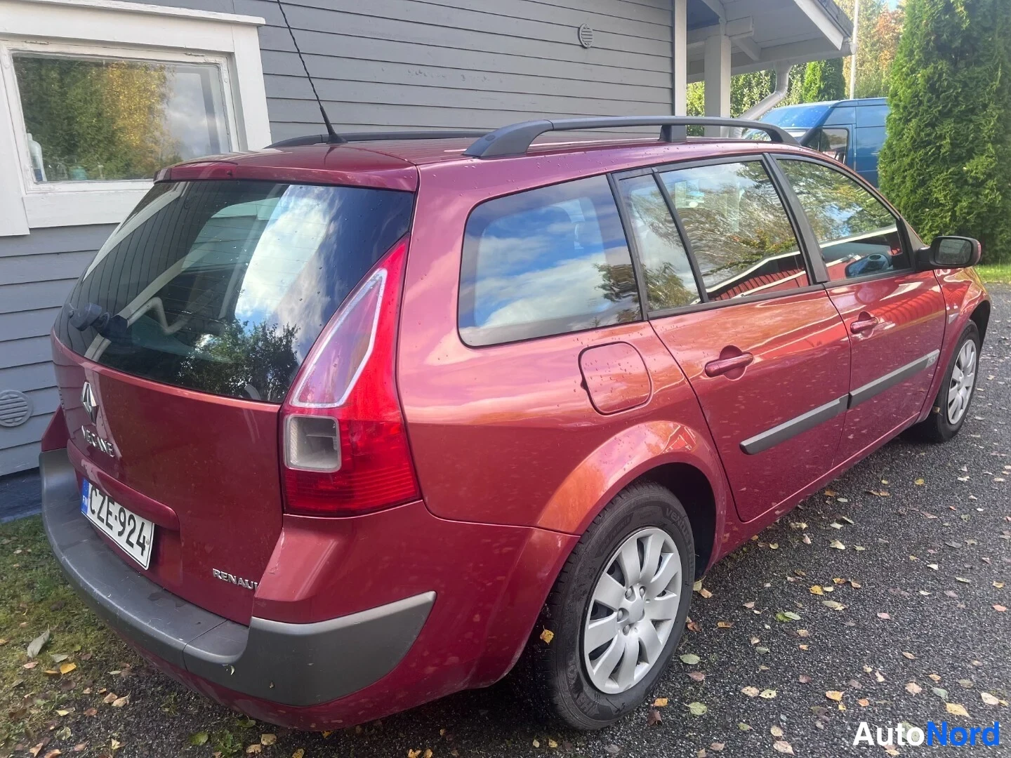 Red Renault Megane 2006, rear three-quarter, photo 3