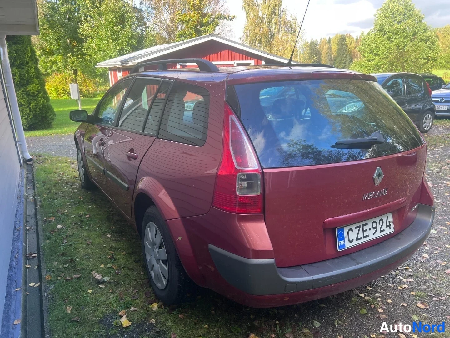 Red Renault Megane 2006, rear three-quarter, photo 4