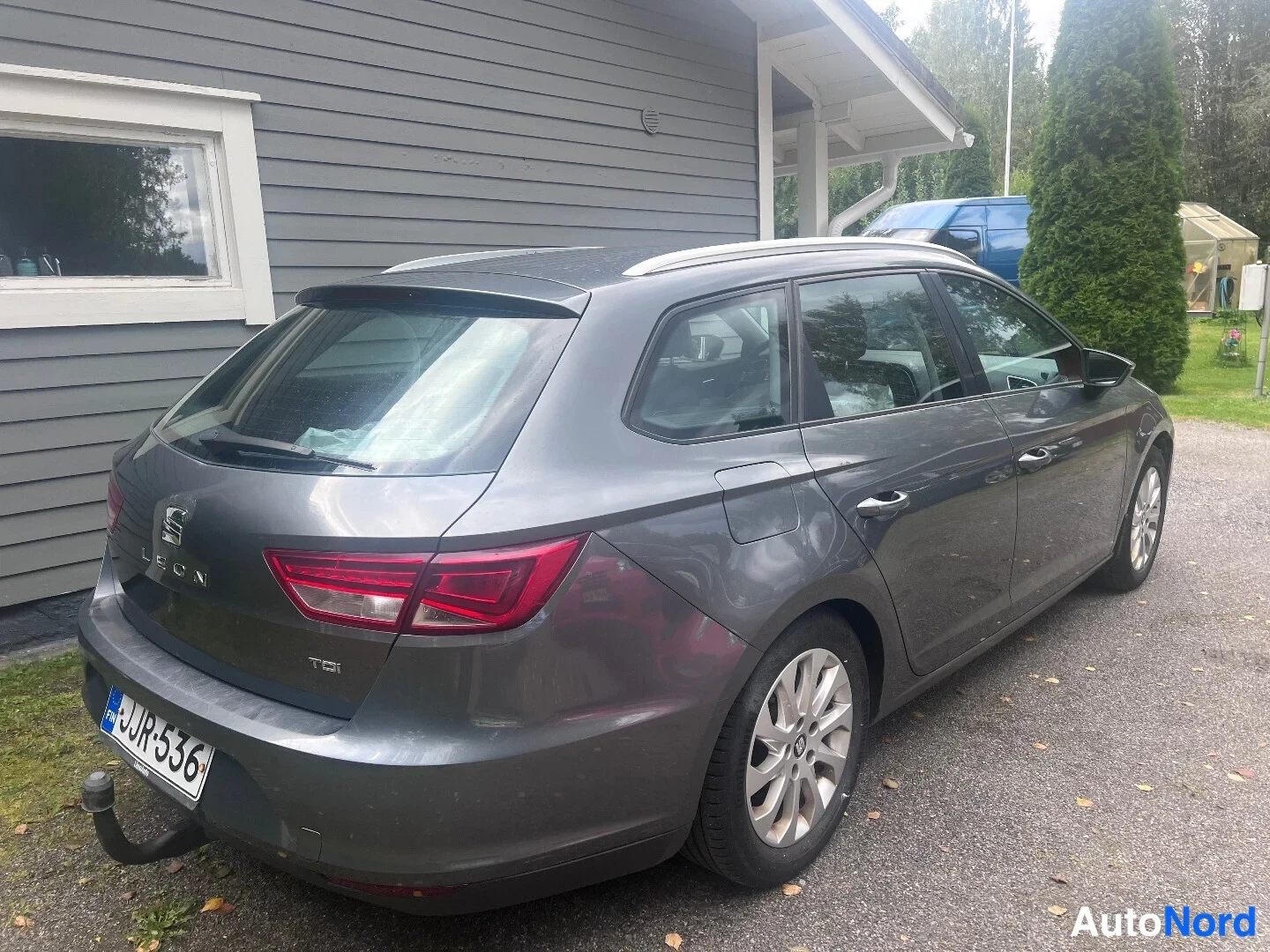 Grey Seat Leon ST 2015, rear three-quarter, photo 2