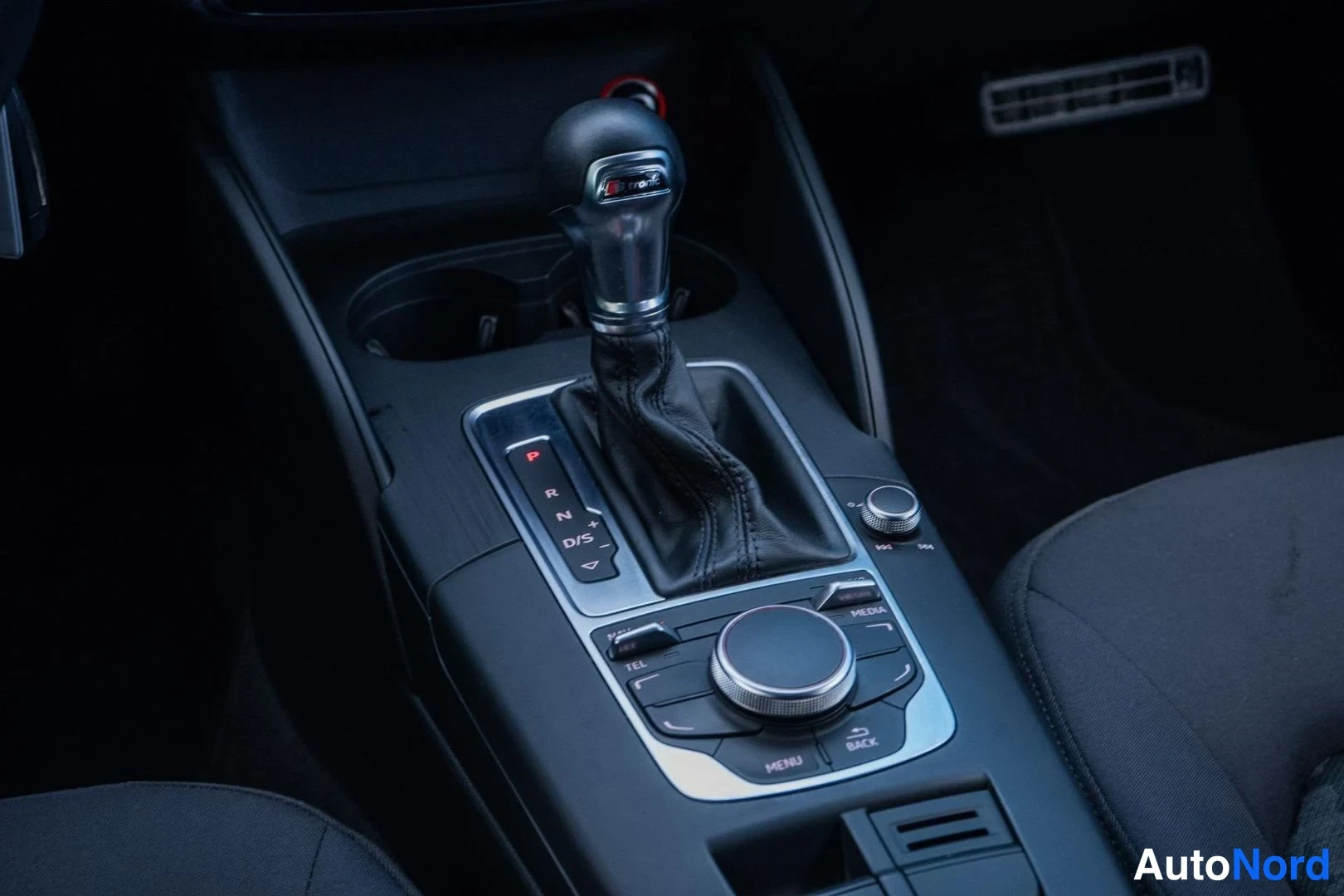 Red Audi A3 2013, detail, photo 13