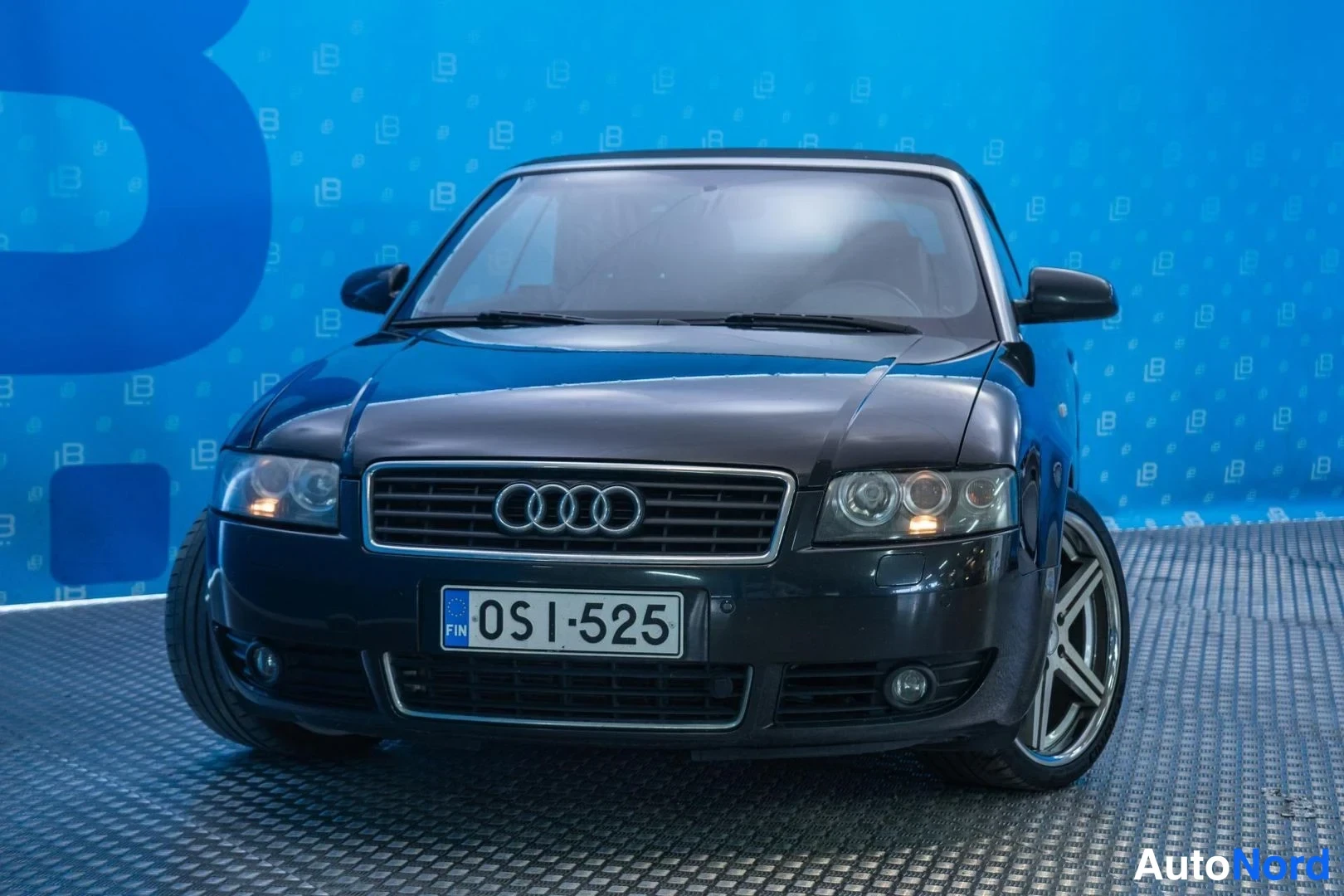 Black Audi A4 2003, front, photo 4