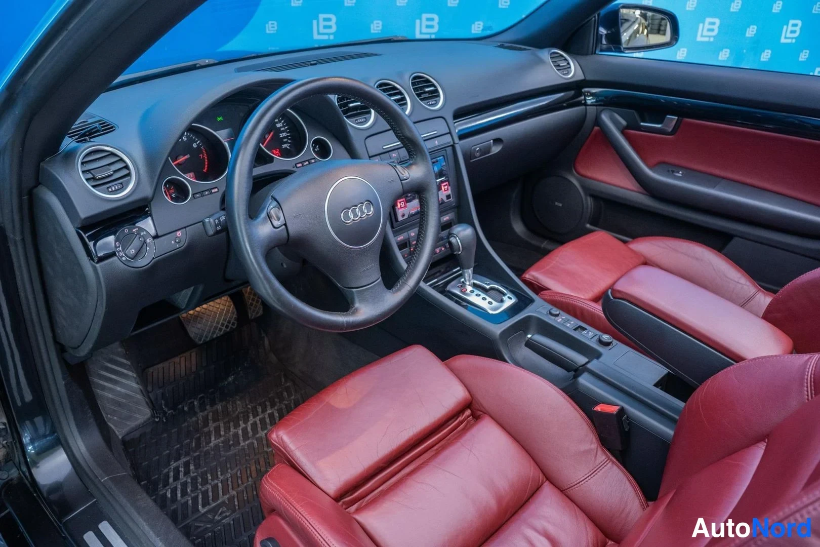Black Audi A4 2003, cockpit, photo 9