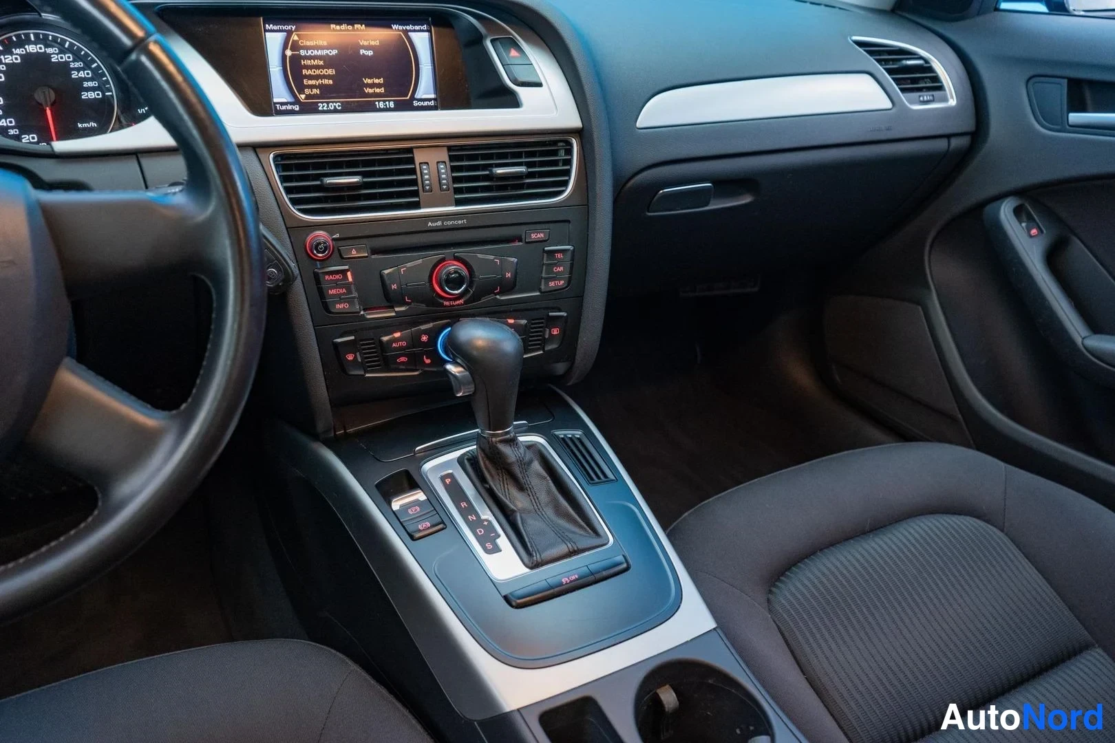 Grey Audi A4 2011, detail, photo 12
