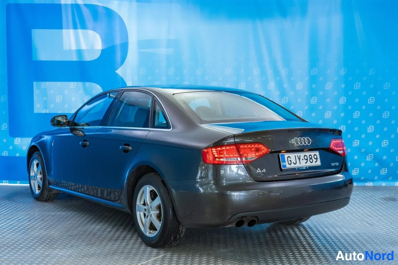 Grey Audi A4 2011, rear three-quarter, photo 5