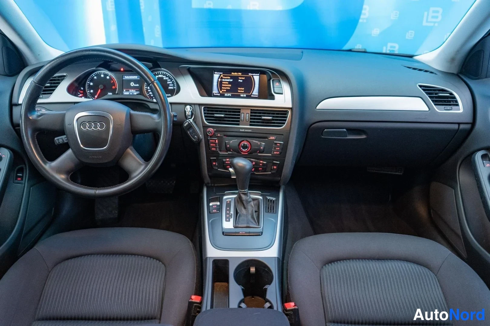 Grey Audi A4 2011, cockpit, photo 7