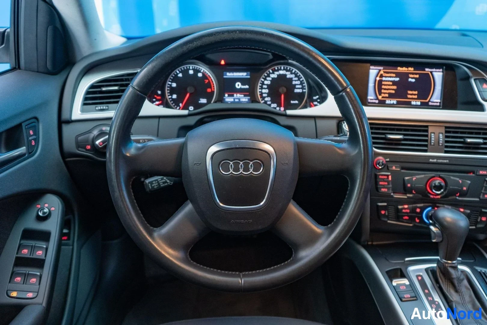 Grey Audi A4 2011, detail, photo 11