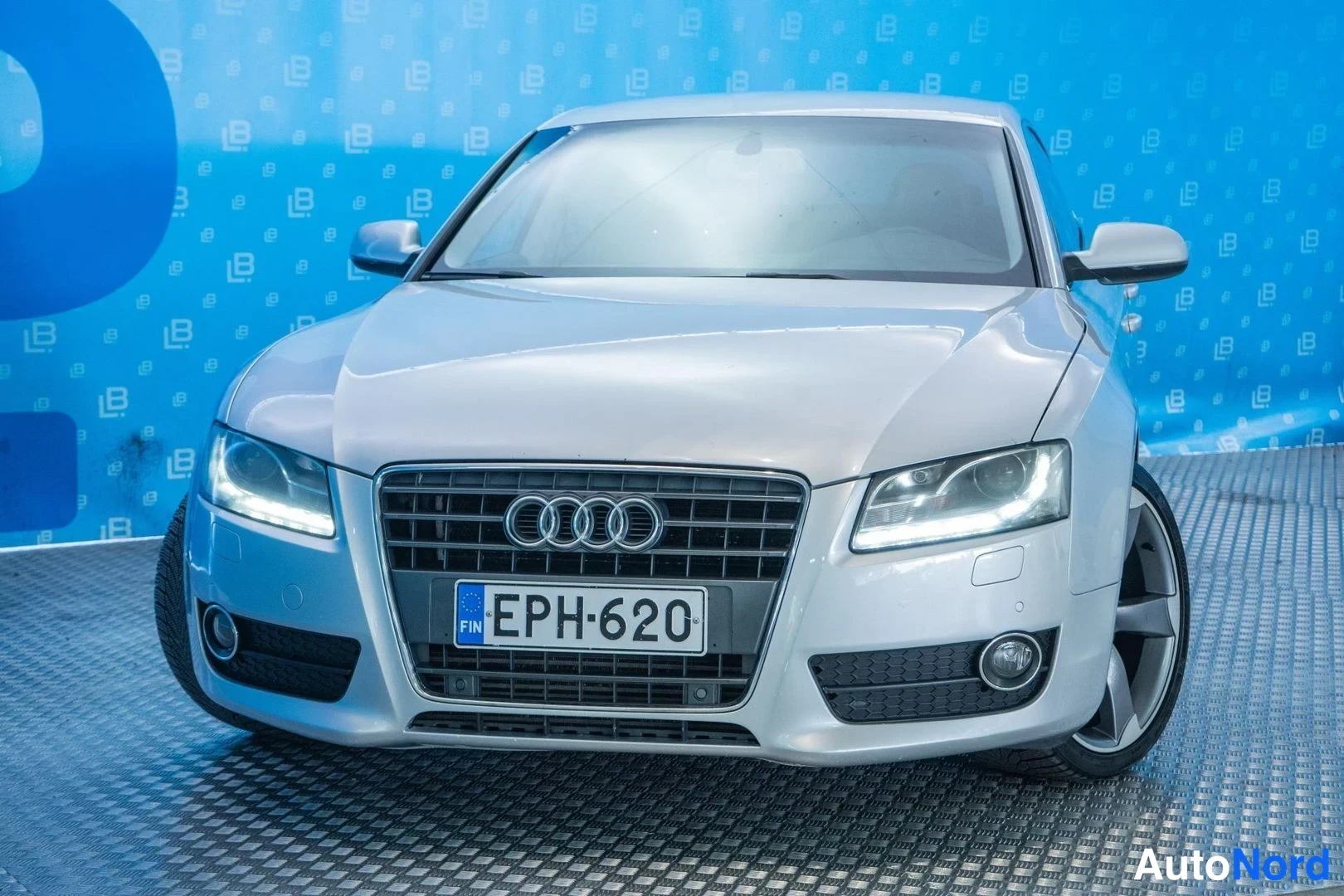 Silver Audi A5 2011, front, photo 3