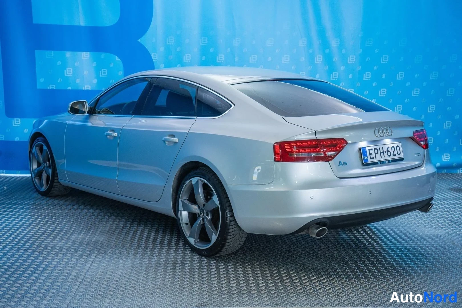 Silver Audi A5 2011, rear three-quarter, photo 4