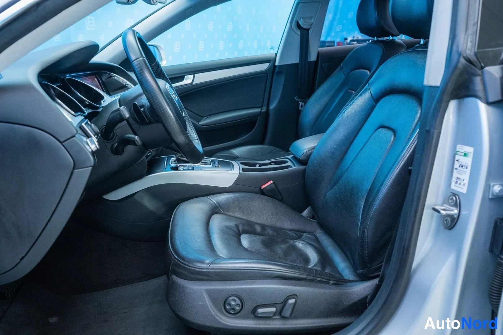 Silver Audi A5 2011, front seats, photo 9