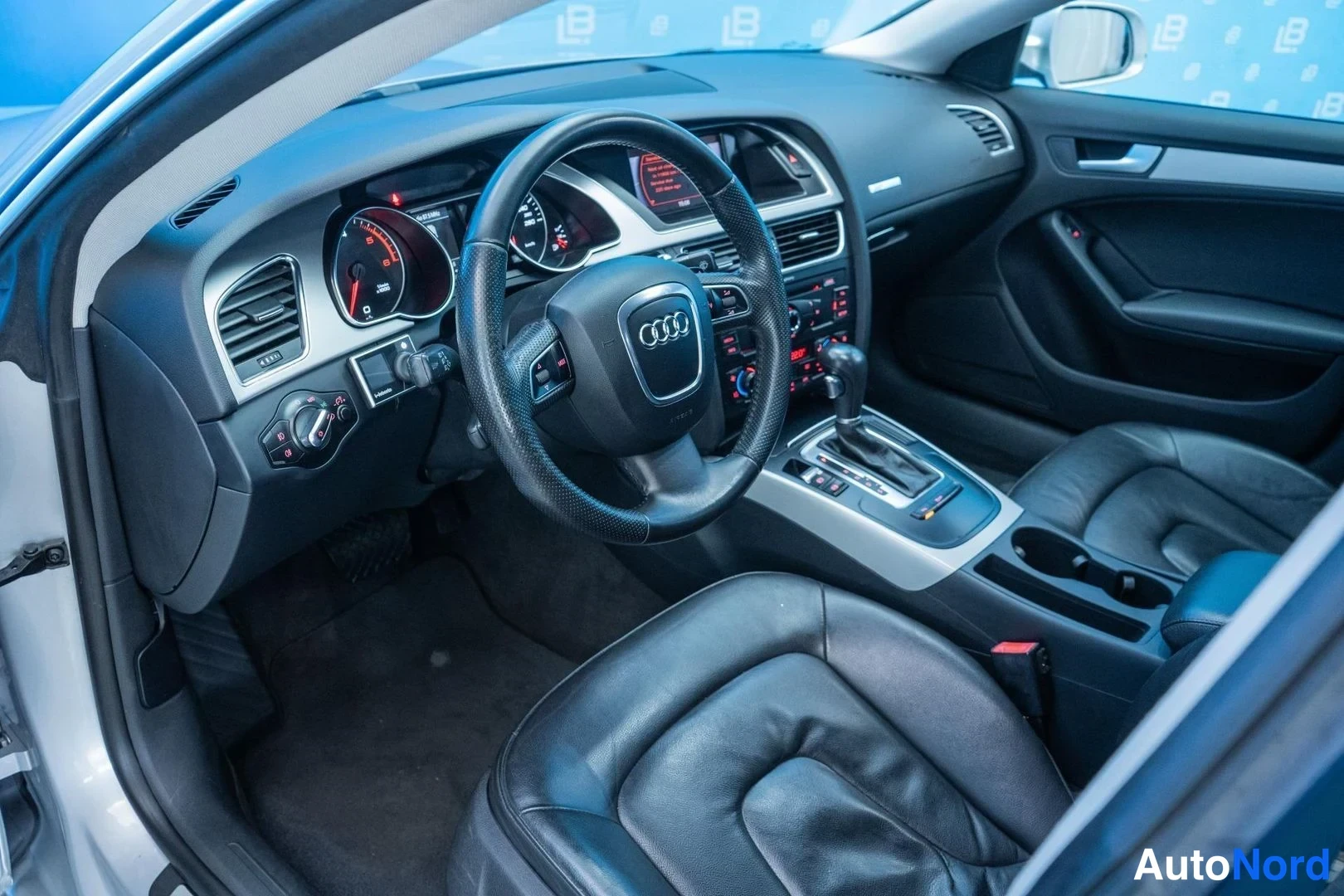 Silver Audi A5 2011, cockpit, photo 7