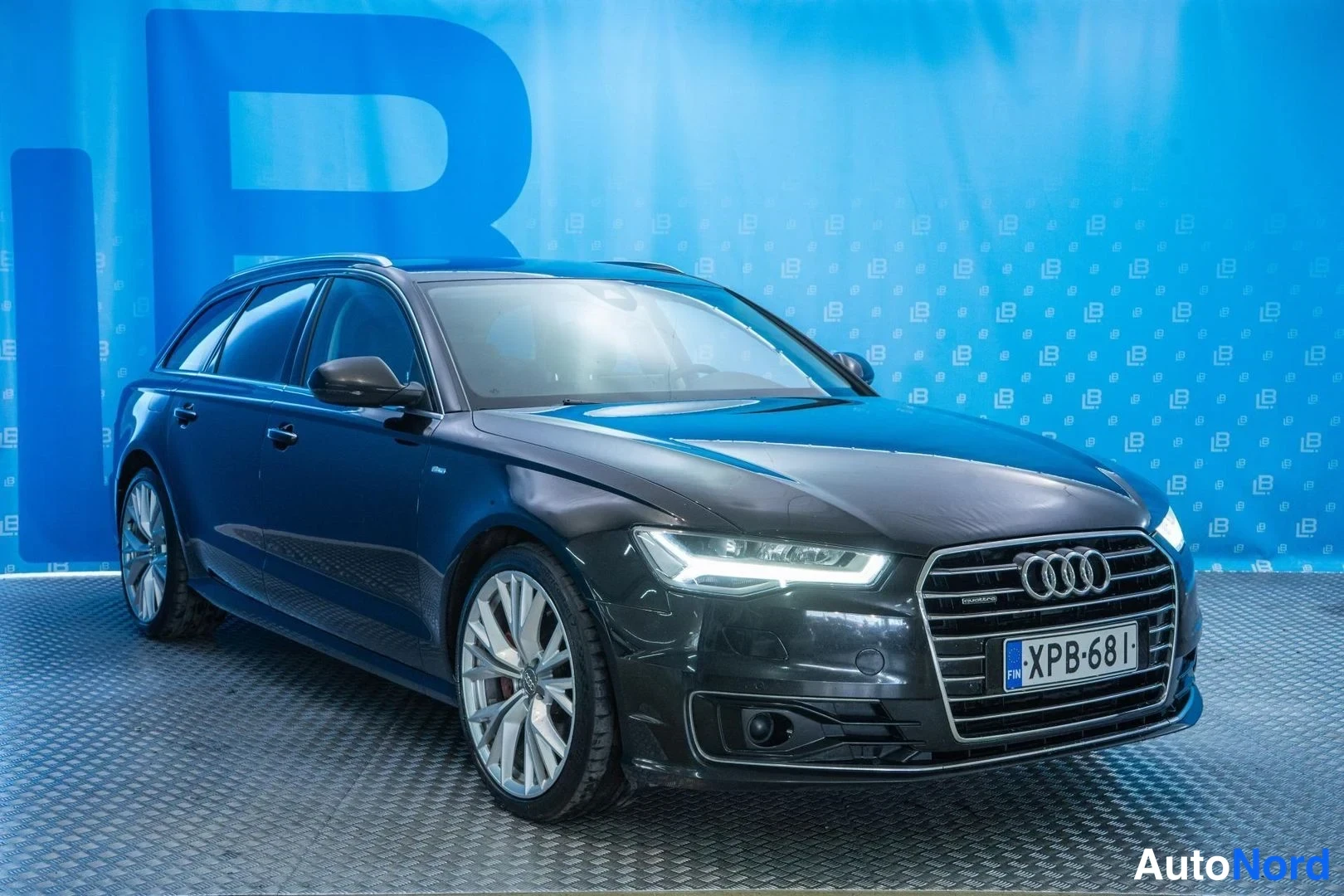 Black Audi A6 2015, front three-quarter, nose to the right, photo 3