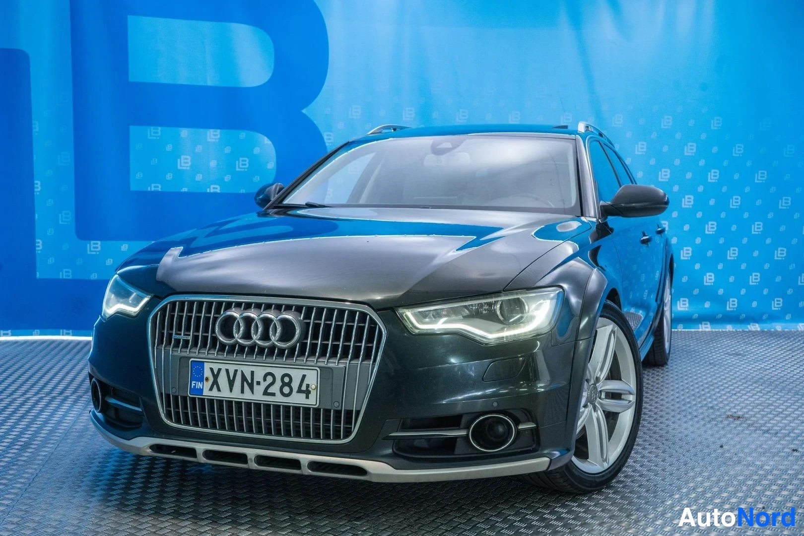 Green Audi A6 Allroad 2013, front three-quarter, nose to the left, photo 2