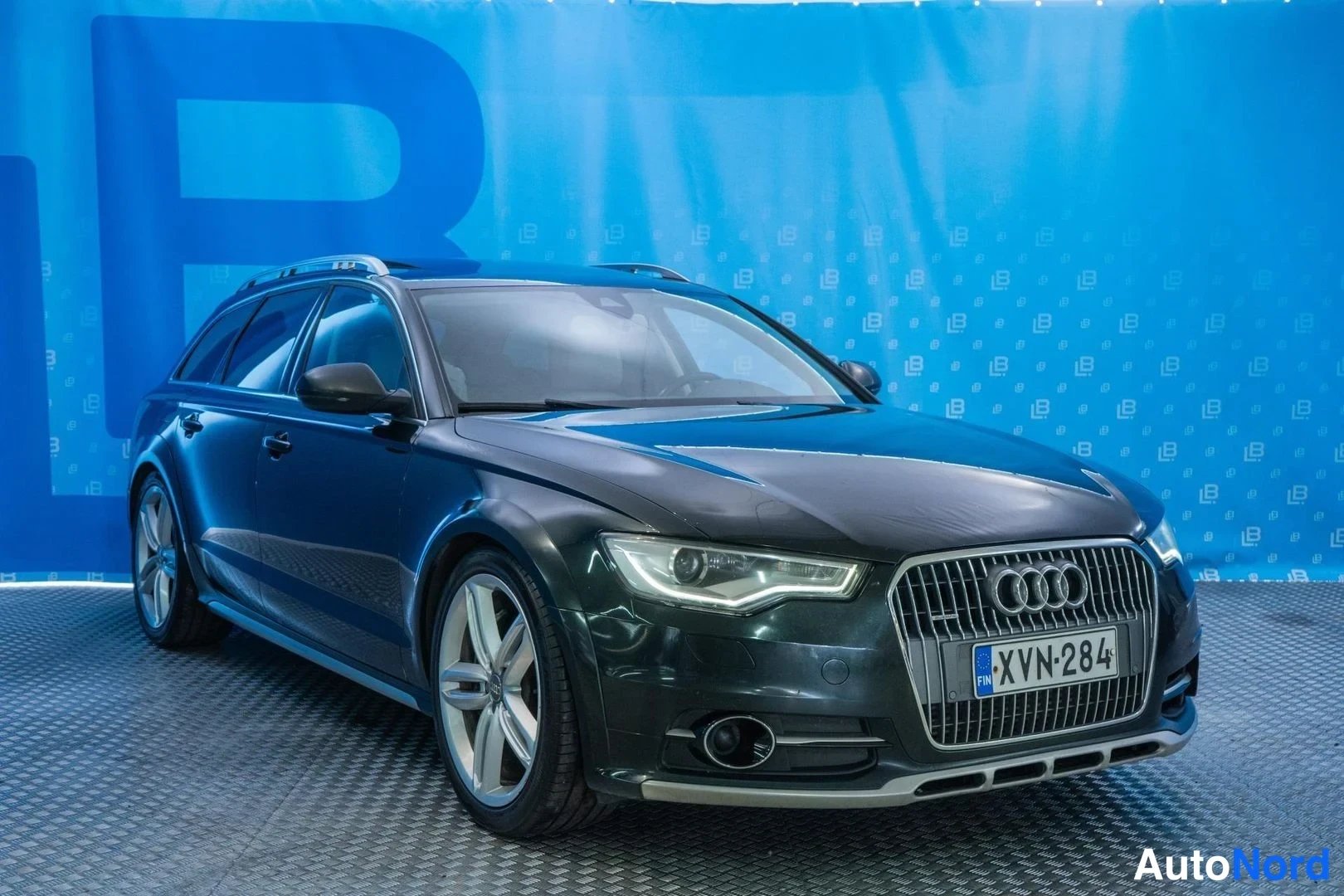 Green Audi A6 Allroad 2013, front three-quarter, nose to the right, photo 3