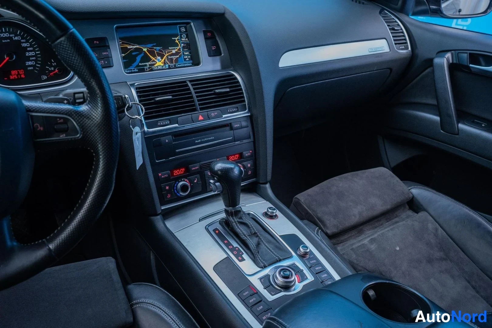 Black Audi Q7 2011, cockpit, photo 9