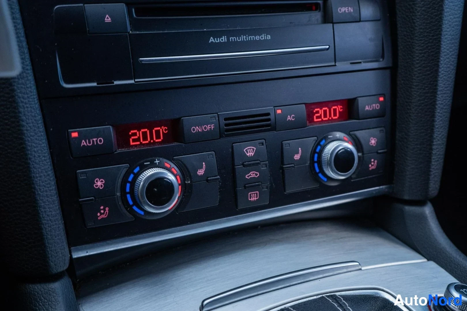 Black Audi Q7 2011, detail, photo 20