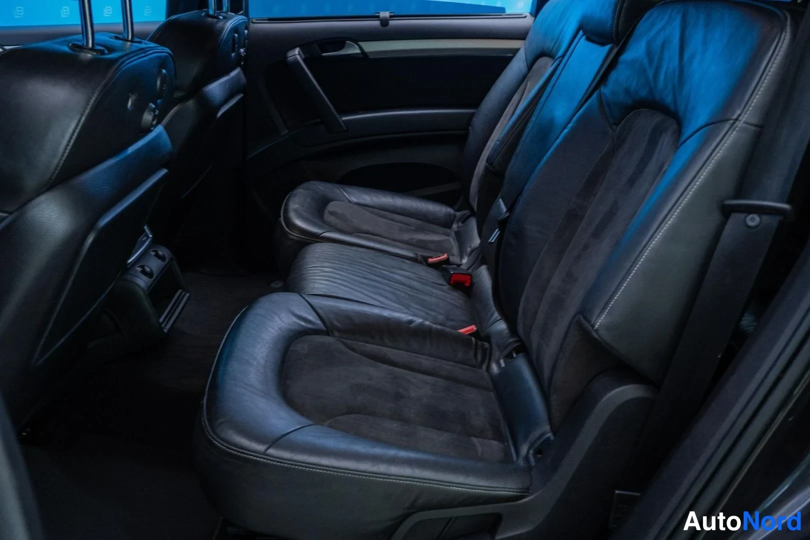 Black Audi Q7 2011, rear seats, photo 11
