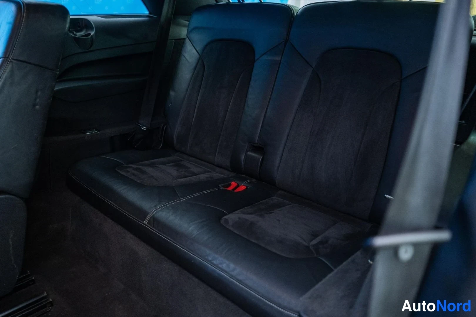 Black Audi Q7 2011, rear seats, photo 12